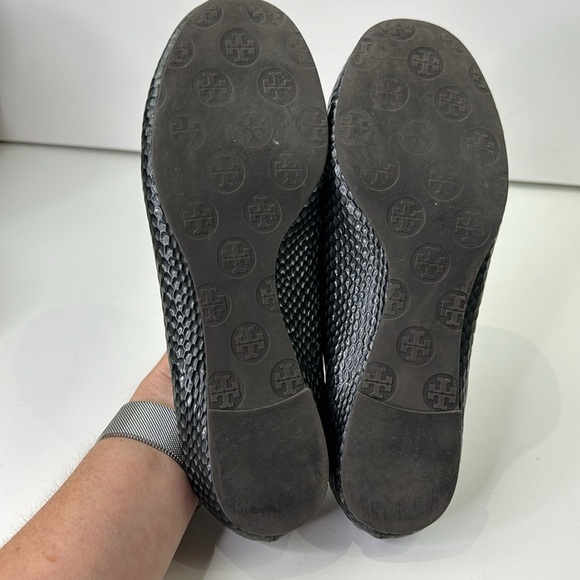 Tory Burch Reva Snake Print Gray Leather Ballet Flat - Picture 6 of 10